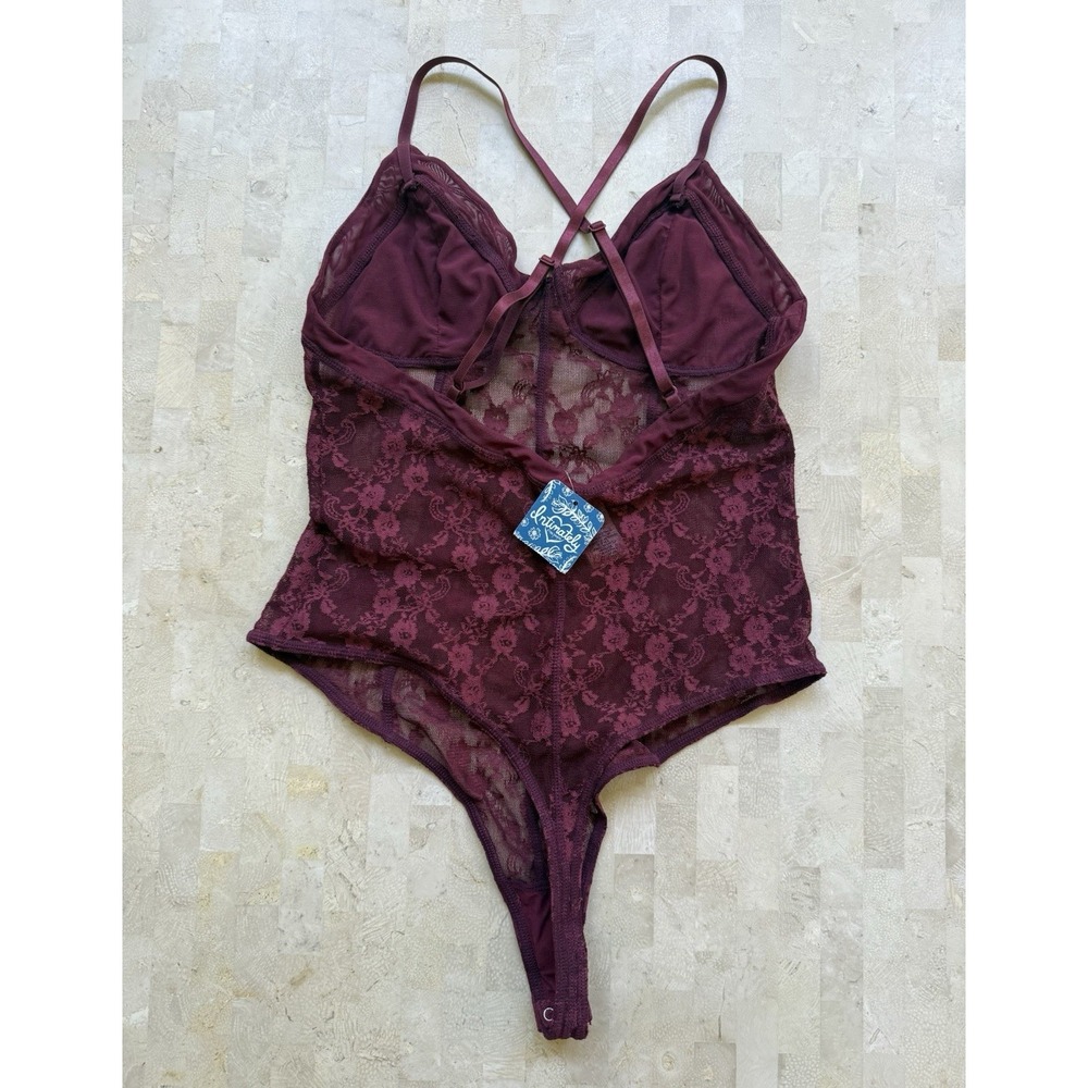 FREE PEOPLE Intimately Runaway Lace THONG BODYSUIT M Medium Raspberry Sexy NWT - Picture 6 of 7
